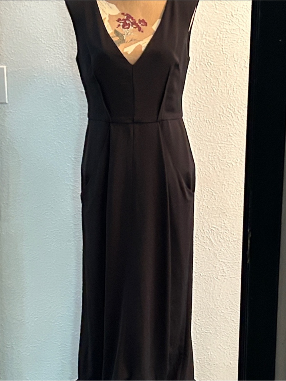 Veronika Maine Black Sleeveless V-Neck Maxi Dress with Pockets